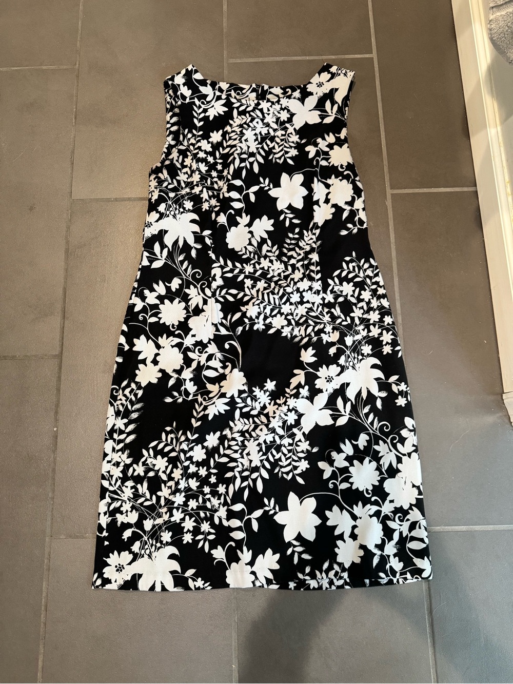 dressbarn Black & White Floral Midi Sheath Dress